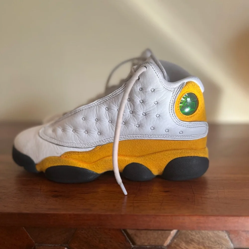 Kids Jordan Retro 13 White/Yellow Size 3.5Y - Picture 4 of 12